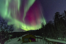 Сияние над усадьбой. Автор фото Руслан Кононенко.